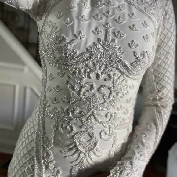 New Pic & Video added*** Zian Couture custom made wedding dress. - Picture 8 of 10